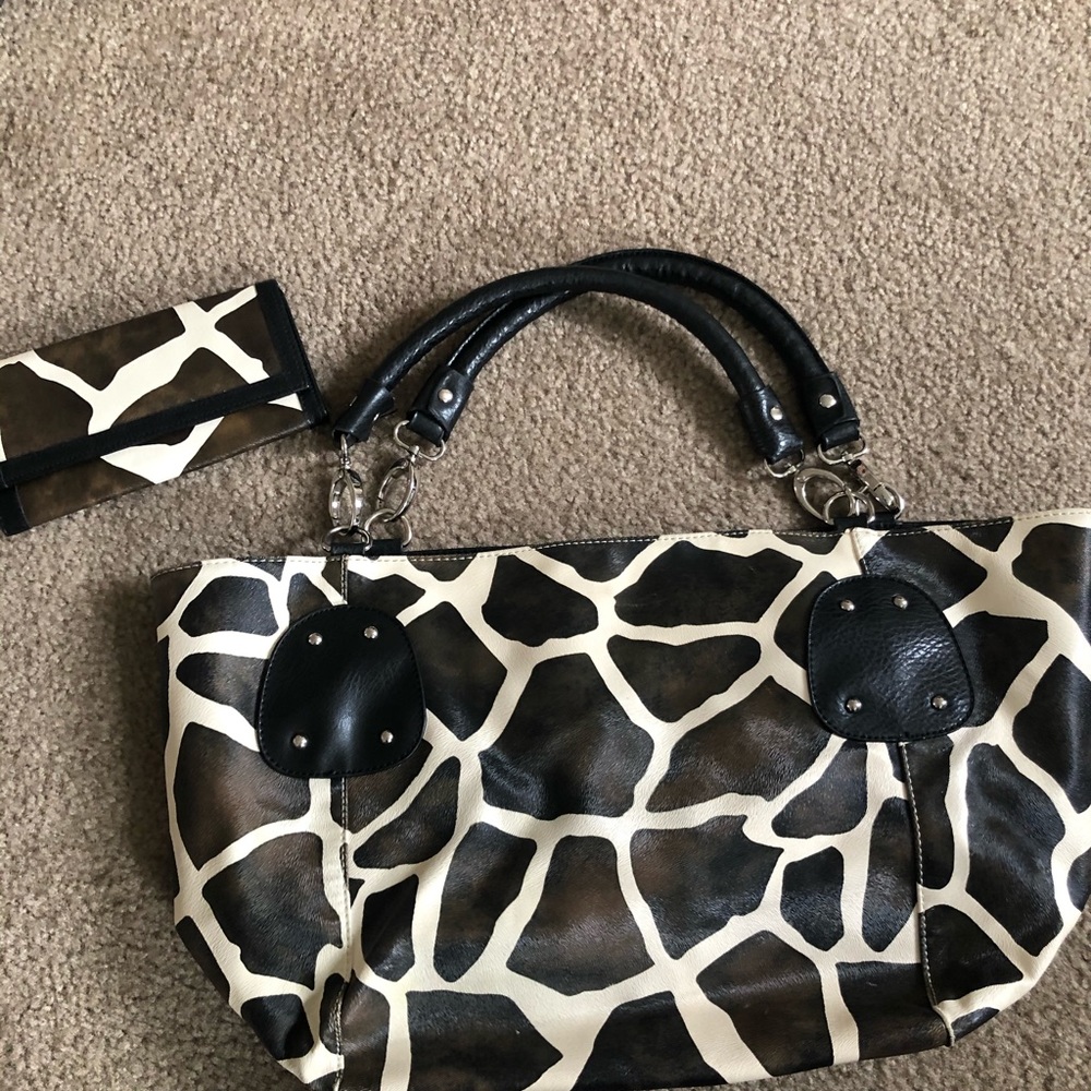 Giraffe print tote and wallet
